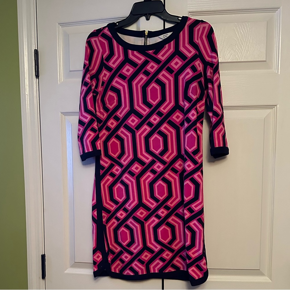 Crown & Ivy pink/navy dress - sz XS - 1/4 sleeve - round neck - zip closure